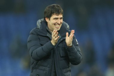 Bournemouth 'un Andoni Iraola teknik direktörü, 8 Şubat 2025 tarihinde İngiltere' nin Liverpool kenti Goodison Park 'ta oynanan 4.