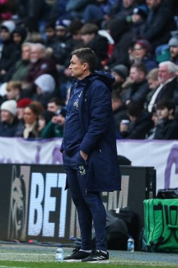 Paul Heckingbottom, Preston North End 'in 8 Şubat 2025 tarihinde İngiltere' nin Deepdale kentinde oynanan Preston North End-Wycombe Wanderers maçı sırasında teknik direktörlüğünü üstlendi.