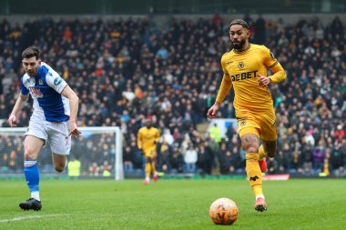 Wolverhampton Wanderers 'dan Matheus Cunha, 9 Şubat 2025' te Ewood Park, Blackburn, Birleşik Krallık 'ta oynanan dördüncü tur Blackburn Rovers - Wolverhampton Wanderers karşılaşmasında topu ileri taşıyor.