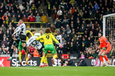 Norwich City 'den Josh Sargent, 8 Şubat 2025' te Norwich City, Norwich County ile Derby County arasındaki Sky Bet Şampiyonası maçında topun başında.