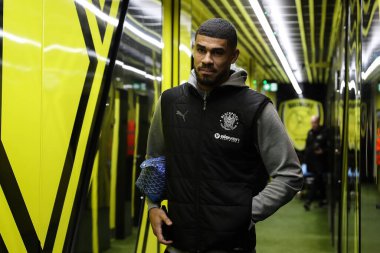 Blackpool takımından Ashley Fletcher, 8 Şubat 2025 tarihinde İngiltere 'nin Trent kentindeki Pirelli Stadyumu' nda oynanan Burton Albion-Blackpool maçında Sky Bet 1 'in önüne geçti.