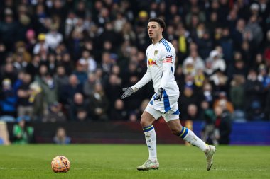 Leeds United takımından Ethan Ampadu, 8 Şubat 2025 tarihinde Birleşik Krallık 'ın Elland Road kentinde oynanan 4. Raundda oynanan Leeds United - Millwall maçında topla birlikte sahaya çıktı.