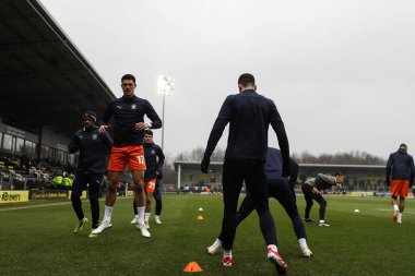 Blackpool 'dan Elkan Baggott, Sky Bet Ligi 1 maçı öncesinde oynanan ısınma maçında Burton Albion' a karşı Pirelli Stadyumu, Burton üzerine Trent, İngiltere, 8 Şubat 2025