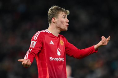 Manchester United 'dan Rasmus Hjlund, 7 Şubat 2025 tarihinde Birleşik Krallık' ın Old Trafford kentinde oynanan dördüncü tur müsabakasında takım talimatlarını verdi.
