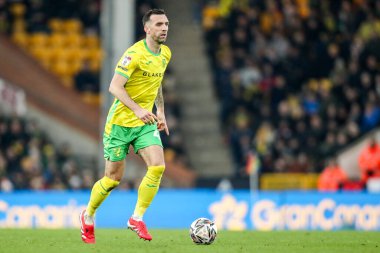 Norwich City 'den Shane Duffy, 8 Şubat 2025' te Norwich City, Norwich County ile Carrow Road, Norwich County arasındaki Sky Bet Şampiyonası maçında topla koşuyor.