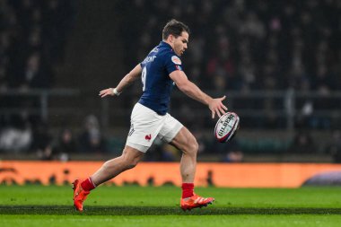 Fransa 'dan Antoine Dupont, 2025 Guinness 6 uluslar arası müsabakada İngiltere ile Fransa arasındaki Allianz Stadyumu, Twickenham, Birleşik Krallık, 8 Şubat 2025
