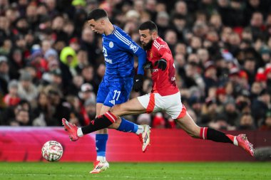 Leicester City 'den Bilal El Khannouss, Manchester United' ın 7 Şubat 2025 'te Old Trafford, Manchester' da oynanan dördüncü tur karşılaşmasında Manchester United ve Leicester City arasında oynanan karşılaşmada Manchester United 'lı Noussair Mazraoui tarafından kirletildi.