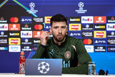 Manchester City 'den Rben Dias 10 Şubat 2025 tarihinde Etihad Stadyumu' nda Manchester City ile Real Madrid arasındaki UEFA Şampiyonlar Ligi Basın Konferansı sırasında basına konuştu.