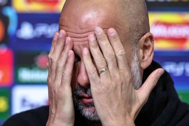 Manchester City 'nin Pep Guardiola teknik direktörü UEFA Şampiyonlar Ligi Basın Konferansı sırasında basına konuştu. Manchester City - Real Madrid Etihad Stadyumu, Manchester, Birleşik Krallık, 10 Şubat 2025