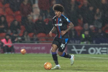 Kristal Saray 'dan Chris Richards, Birleşik Krallık' ın Doncaster kentindeki Eco-Power Stadyumu 'ndaki Doncaster Rovers Kristal Sarayı' na karşı oynanan 4.