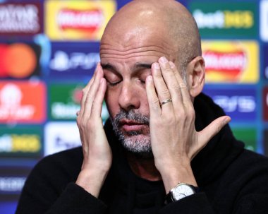 Manchester City 'nin Pep Guardiola teknik direktörü UEFA Şampiyonlar Ligi Basın Konferansı sırasında basına konuştu. Manchester City - Real Madrid Etihad Stadyumu, Manchester, Birleşik Krallık, 10 Şubat 2025