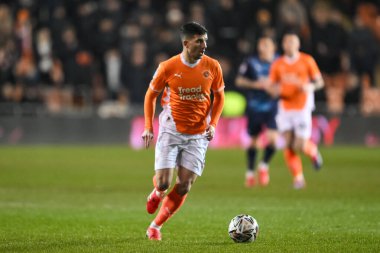 Blackpool 'dan Albie Morgan, 11 Şubat 202' de Bloomfield Road, Blackpool 'da oynanan Blackpool-Rotherham United maçında topa vuruyor.