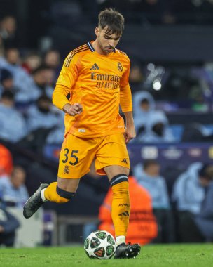 Real Madrid 'den Ral Asencio UEFA Şampiyonlar Ligi eleme turunda Manchester City - Real Madrid maçı sırasında Etihad Stadyumu, Manchester, Birleşik Krallık, 11 Şubat 2025
