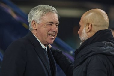 Carlo Ancelotti Real Madrid teknik direktörü ve UEFA Şampiyonlar Ligi Knockout Play-off Manchester City - Real Madrid maçı sırasında Manchester City 'nin Pep Guardiola teknik direktörü, Etihad Stadı, Manchester, İngiltere, 11 Şubat 2025
