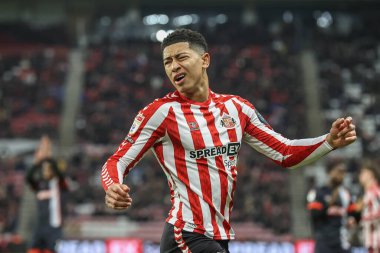 Sunderland 'dan Jobe Bellingham, 12 Şubat 2025' te Sunderland-Luton Town Stadyumu 'nda oynanan Sky Bet Şampiyonası maçında hakem John Busby' nin Luton 'a serbest vuruş yapması üzerine tepki gösterdi.