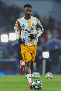Real Madrid 'den Vincius Jnior 11 Şubat 2025 tarihinde Etihad Stadyumu' nda oynanan UEFA Şampiyonlar Ligi play-off Manchester City - Real Madrid maçında ısınma turunda