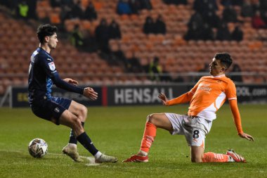 Blackpool 'dan Albie Morgan 11 Şubat 2025' te Bloomfield Road, Blackpool 'da oynanan Blackpool-Rotherham United maçında pas verdi.