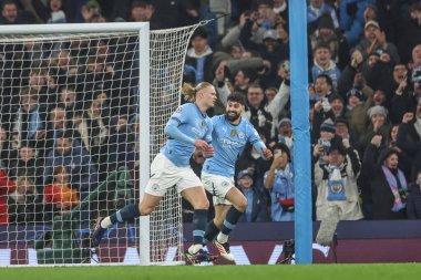 Manchester City 'den Erling Haaland, 11 Şubat 2025 tarihinde Etihad Stadyumu' nda oynanan UEFA Şampiyonlar Ligi play-off Manchester City - Real Madrid maçında 1-0 'lık galibiyetini kutluyor.
