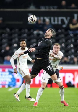 Sheffield 'li Callum Paterson Çarşamba günü Swansea City' li Josh Tymon 'ın baskısıyla Swansea City - Sheffield maçında 12 Şubat 2025' te Swansea.com Stadyumu, Swansea 'da karşı karşıya geldi.