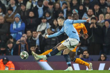 Manchester City 'den Phil Foden, Real Madrid' den Thibaut Courtois 'yi 11 Şubat 205' te Etihad Stadyumu 'nda oynanan Manchester City - Real Madrid maçında gol atmaya zorladı.