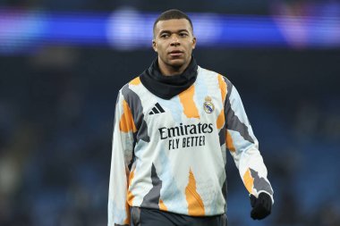 Real Madrid 'den Kylian Mbapp 11 Şubat 2025 tarihinde Etihad Stadyumu' nda oynanan UEFA Şampiyonlar Ligi play-off Manchester City - Real Madrid maçında ısınma turunda