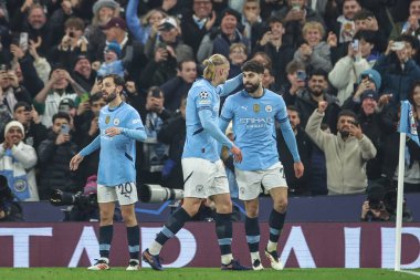 Manchester City 'den Erling Haaland, 11 Şubat 2025 tarihinde Etihad Stadyumu' nda oynanan UEFA Şampiyonlar Ligi play-off Manchester City - Real Madrid maçında 1-0 'lık galibiyetini kutluyor.
