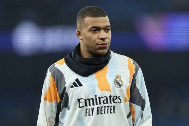 Real Madrid 'den Kylian Mbapp 11 Şubat 2025 tarihinde Etihad Stadyumu' nda oynanan UEFA Şampiyonlar Ligi play-off Manchester City - Real Madrid maçında ısınma turunda