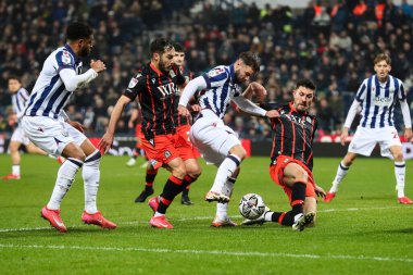 Blackburn Rovers takımından Danny Batth, West Bromwich Albion 'dan Adam Armstrong' u 12 Şubat 2025 'te The Hawthorns, West Bromwich, Birleşik Krallık' ta West Bromwich Albion - Blackburn Rovers maçında yendi.