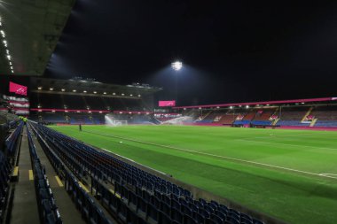 Gök Bahis Şampiyonası öncesinde Burnley 'nin Hull City' e karşı Turf Moor, Burnley, Birleşik Krallık 'ta 12 Şubat 2025' te oynadığı çimenlik arazinin genel görünümü.