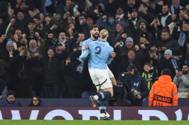 Manchester City 'den Erling Haaland, 11 Şubat 2025 tarihinde Etihad Stadyumu' nda oynanan UEFA Şampiyonlar Ligi play-off Manchester City - Real Madrid maçında 1-0 'lık galibiyetini kutluyor.