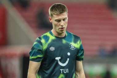 Luton Town 'dan Mark McGuinness, Sky Bet Şampiyonası' nda maç öncesi ısınma maçında Sunderland, Luton Town 'a karşı, Sunderland, İngiltere' de 12 Şubat 2025