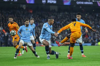 Real Madrid 'den Vincius Jnior, UEFA Şampiyonlar Ligi Knockout Round Play-off Manchester City - Real Madrid maçında 11 Şubat 2025' te Etihad Stadyumu 'nda gol atarken görülüyor.