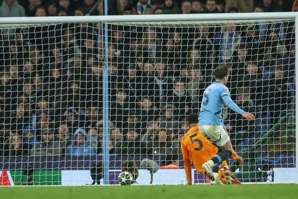 Real Madrid 'den Jude Bellingham, UEFA Şampiyonlar Ligi Knockout Round Play-off Manchester City - Real Madrid maçında 11 Şubat 2025' te Etihad Stadyumu 'nda 2-3 öne geçti.