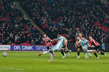 Middlesbrough 'dan Delano Burgzorg, 12 Şubat 2025' te Bramall Lane, Sheffield, Birleşik Krallık 'ta oynanan Sky Bet Şampiyonası maçında 1-1 öne geçmek için penaltı aldı.