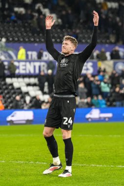 Sheffield 'li Michael Smith, 12 Şubat 2025' te İngiltere 'nin Swansea.com Stadyumu' nda Çarşamba günü oynanan Swansea City-Sheffield maçında taraftarlarıyla birlikte zaferini kutluyor.