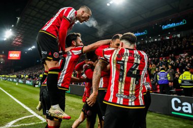 Sheffield United takımından Anel Ahmedhodziç, Sheffield Lane, Sheffield, İngiltere 'de 12 Şubat 2025' te oynanan Sky Bet Şampiyonası maçında takım arkadaşlarıyla yaptığı maçı 3-1 kazanarak kutluyor.