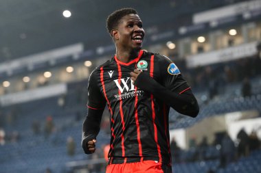 Blackburn Rovers 'dan Makhtar Gueye, 12 Şubat 2025' te İngiltere 'nin West Bromwich Albion-Blackburn Rovers maçında takımının kazanmasını kutluyor.