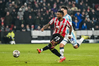 Sheffield United takımından Tyrese Campbell, Sheffield Lane, Sheffield, İngiltere 'de Sheffield United' a karşı oynadığı Sky Bet Şampiyonası maçında 12 Şubat 2025 'te şut çekti.