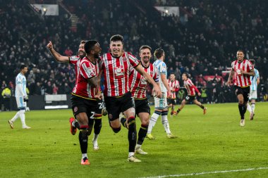Sheffield United takımından Anel Ahmedhodziç, Sheffield Lane, Sheffield, İngiltere 'de 12 Şubat 2025' te oynanan Sky Bet Şampiyonası maçında takım arkadaşlarıyla yaptığı maçı 3-1 kazanarak kutluyor.