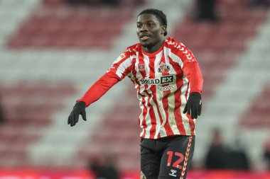 Sunderland 'dan Eliezer Mayenda, 12 Şubat 2025' te Sunderland-Luton Town Stadyumu 'nda oynanan Sky Bet Şampiyonası maçında Sunderland taraftarlarıyla kutlama yapıyor.