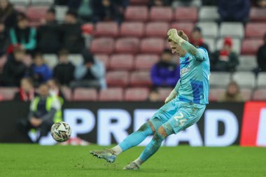 Luton Town 'dan Thomas Kaminski, 12 Şubat 2025' te İngiltere 'nin Sunderland kentinde oynanan Sunderland-Luton Town maçında serbest vuruş yaptı.