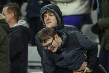 Sunderland taraftarları Sunderland 'lı Wilson Isidor' un 12 Şubat 2025 'te Sunderland-Luton Town Stadyumu' nda oynanan Sky Bet Şampiyonası maçında 2-0 'lık galibiyetini kutluyorlar.