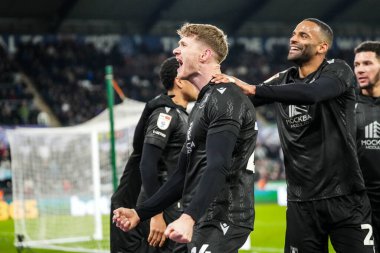 Sheffield Wednesday 'den Michael Smith, 12 Şubat 2025' te İngiltere 'nin Swansea.com Stadyumu' nda oynanan Swansea City-Sheffield maçında takımının ilk golünü atmasını kutluyor.