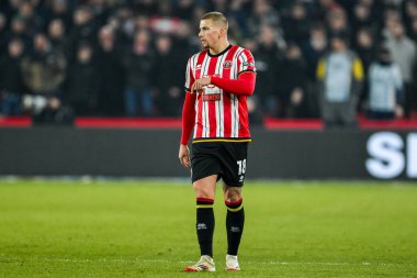 Sheffield United takımından Harry Clarke, 12 Şubat 2025 'te Sheffield United ile Middlesbrough arasındaki maçta izlemede.