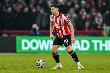 Sheffield United takımından Jack Robinson, Sheffield Lane, Sheffield, İngiltere 'de 12 Şubat 2025' te Sheffield United ve Middlesbrough maçında topla koşuyor.