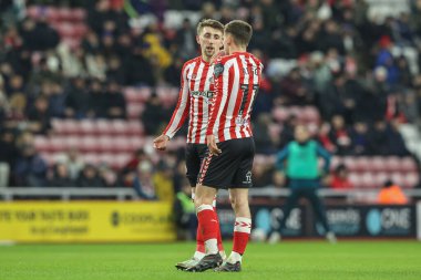 Sunderland 'dan Dan Neil, 12 Şubat 2025' te Sunderland-Luton Town Stadyumu 'nda oynanan Sky Bet Şampiyonası karşılaşmasında Sunderland takımından Chris Rigg' e seslendi.