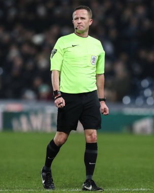 Hakem David Webb Sky Bet Şampiyonası maçında West Bromwich Albion, Blackburn Rovers 'a karşı The Hawthorns, West Bromwich, İngiltere, 12 Şubat 20255