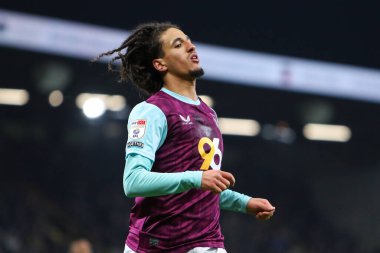 Burnley 'den Hannibal Mejbri, 12 Şubat 2025' te Burnley, Burnley 'e karşı Hull City' de oynanan Gökyüzü İddia Şampiyonası maçında üzgün görünüyor.