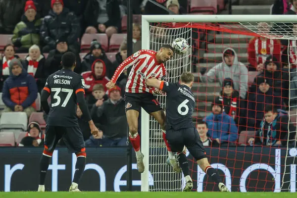 Sunderland 'dan Wilson Isidor, 12 Şubat 2025' te Sunderland-Luton Town Stadyumu 'nda oynanan Sky Bet Şampiyonası maçında topu kaçırdı.