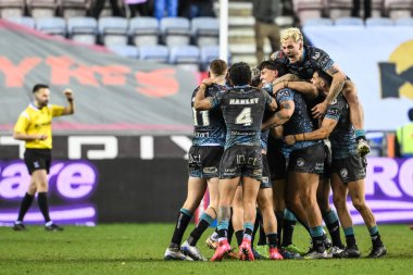 Leigh Leoparları 'ndan Gaz O' brien, 13 Şubat 2025 'te İngiltere' nin Wigan kentindeki The Brick Community Stadyumu 'nda oynanan Wigan Warriors - Leigh Leopards maçını kazanmak için attığı golü ekstra zaman kutluyor.